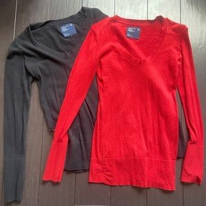 American Eagle women’s red & black scoop neck sweaters 2 pack size Small
